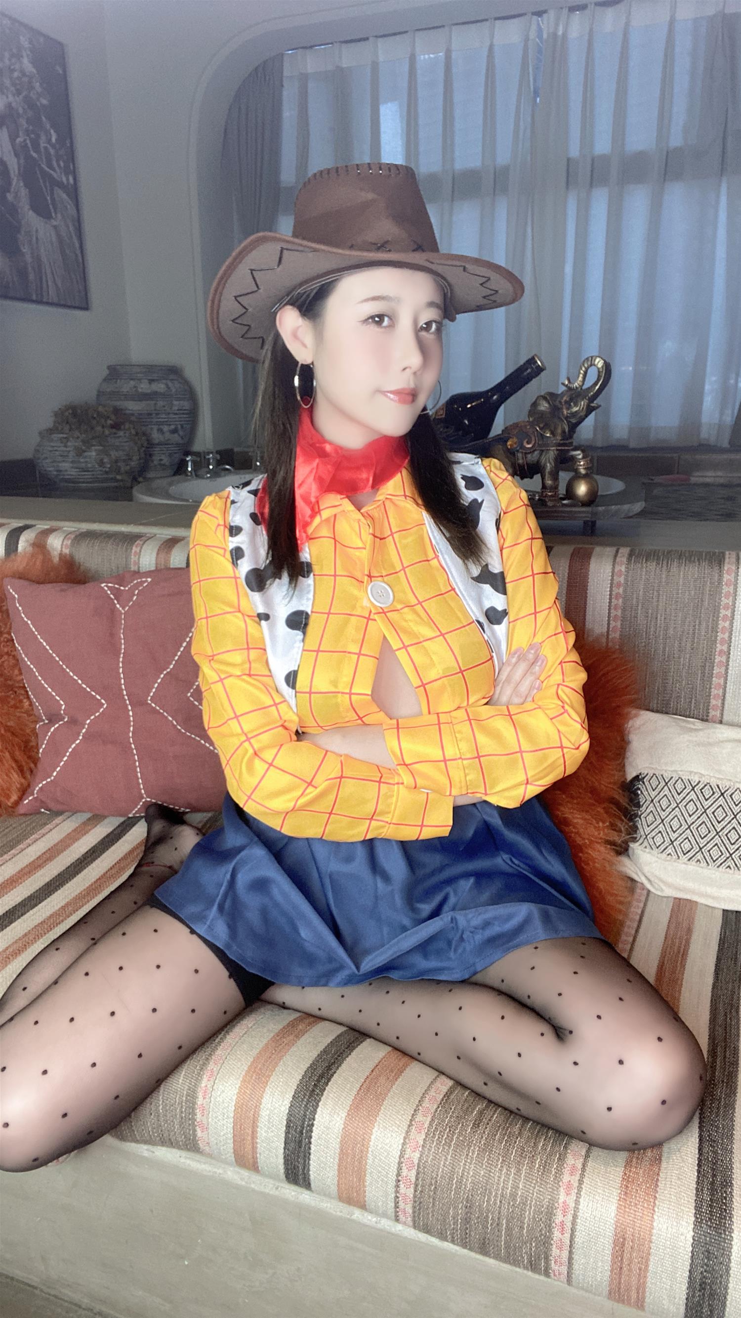 奈汐酱nice 25号自拍本 胡迪 [55P1V-302MB]