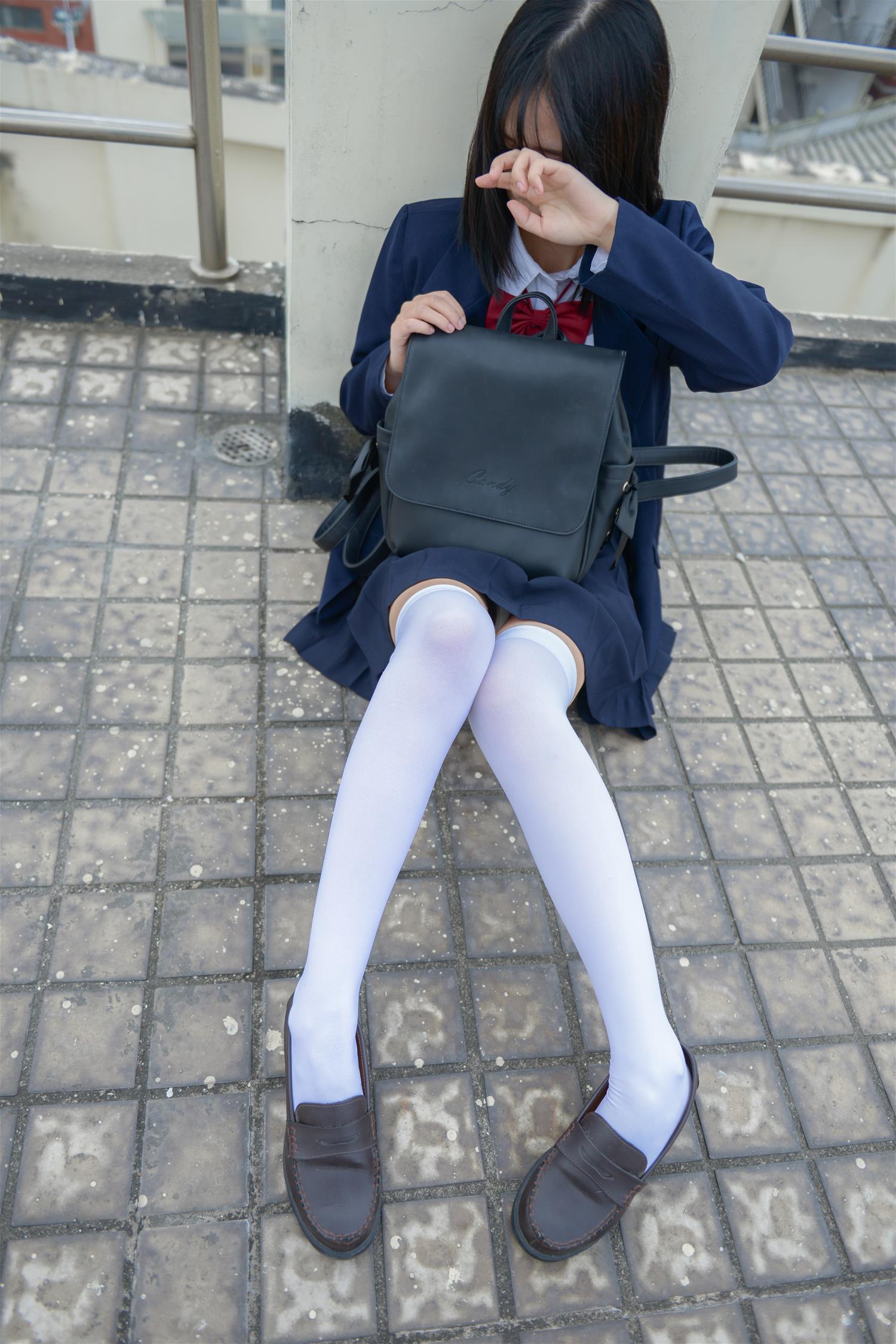 少女秩序 VOL.013 天台上的过膝袜少女 [44P-422MB]