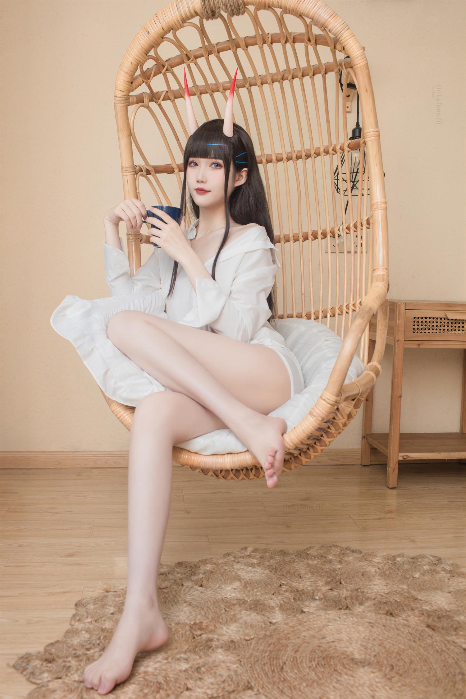 花兮_honoka 能代 宁静的六叠间 [18P-393MB]