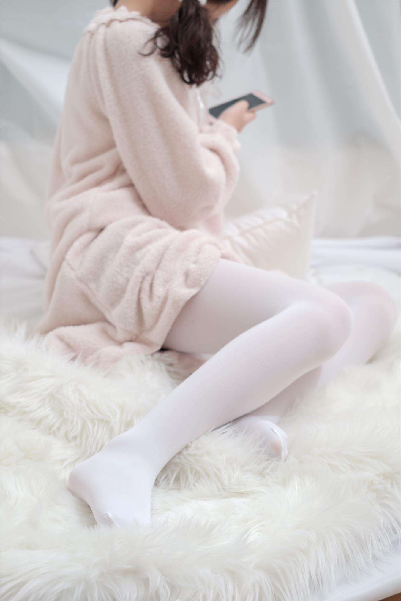 喵写真 PR15.001 毛茸茸睡衣下的白丝 [106P1V-375MB]