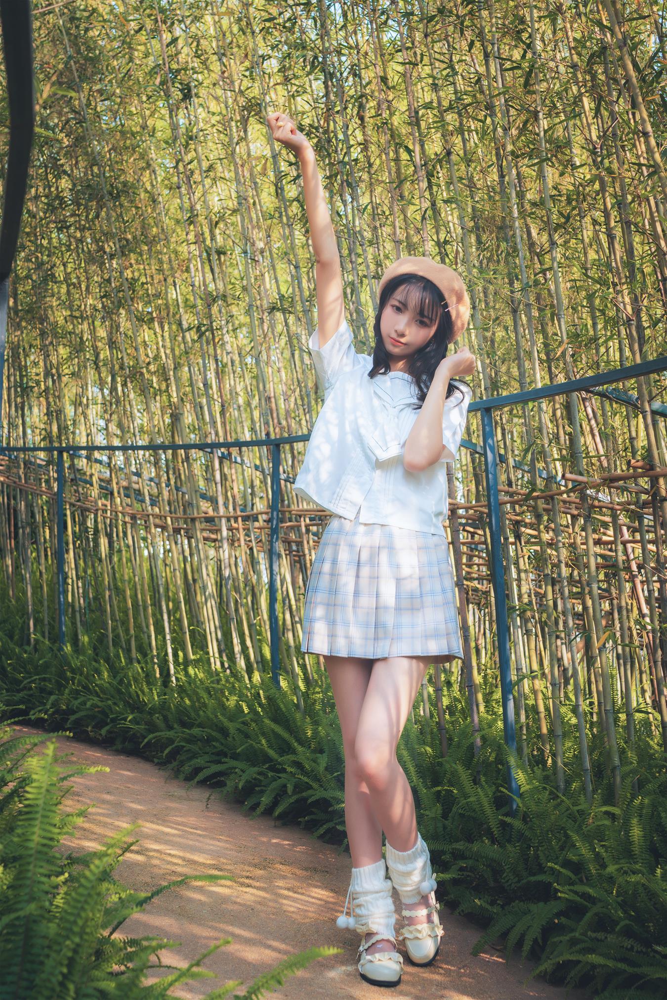 西呱呀呀呀 白云森林短袖无外套 [39P-408MB]