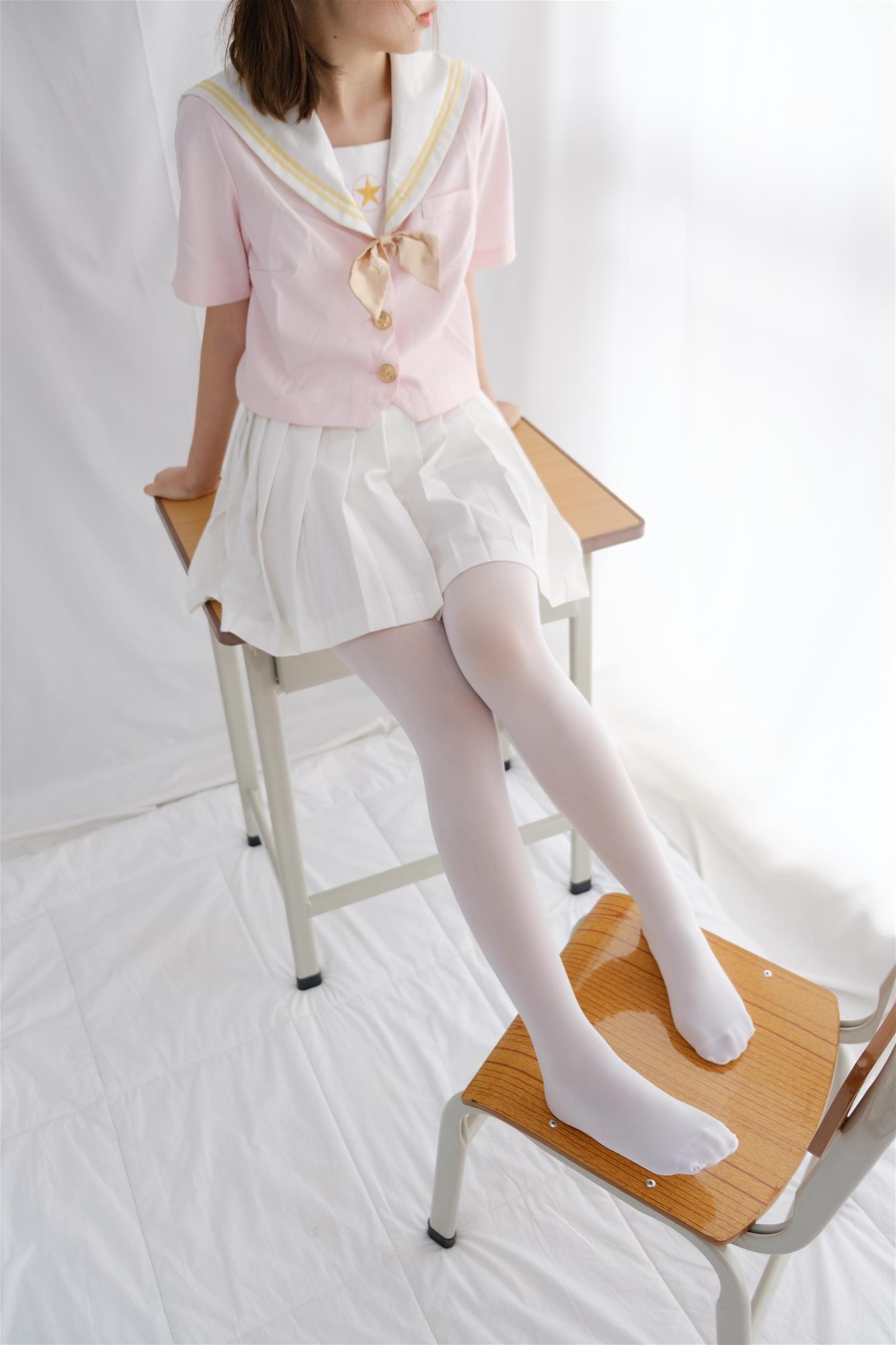 喵写真 VOL.007 课桌上白丝水手服 [55P-360MB]