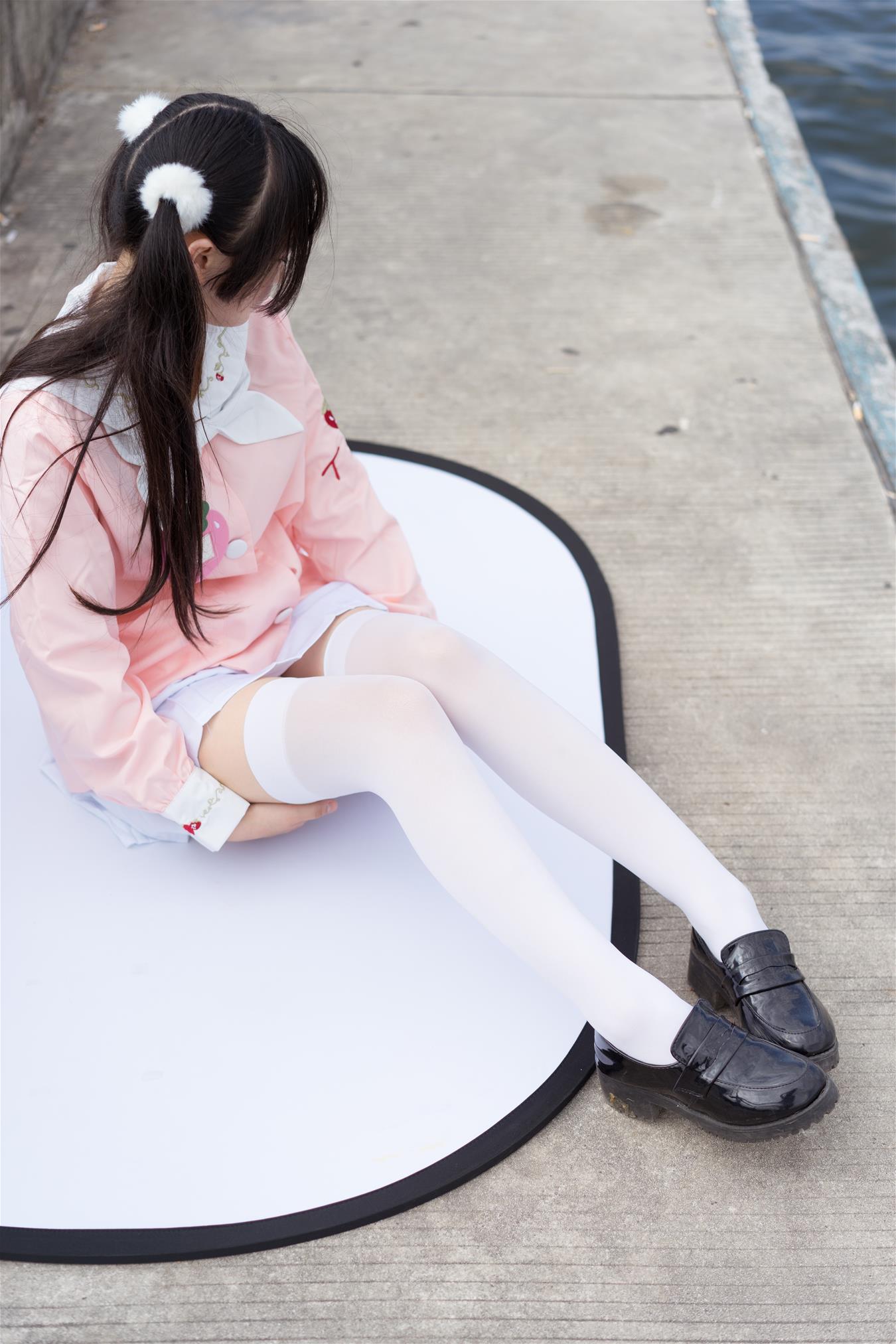 喵写真 VOL.010 湖边白丝萝莉 [66P-494MB]