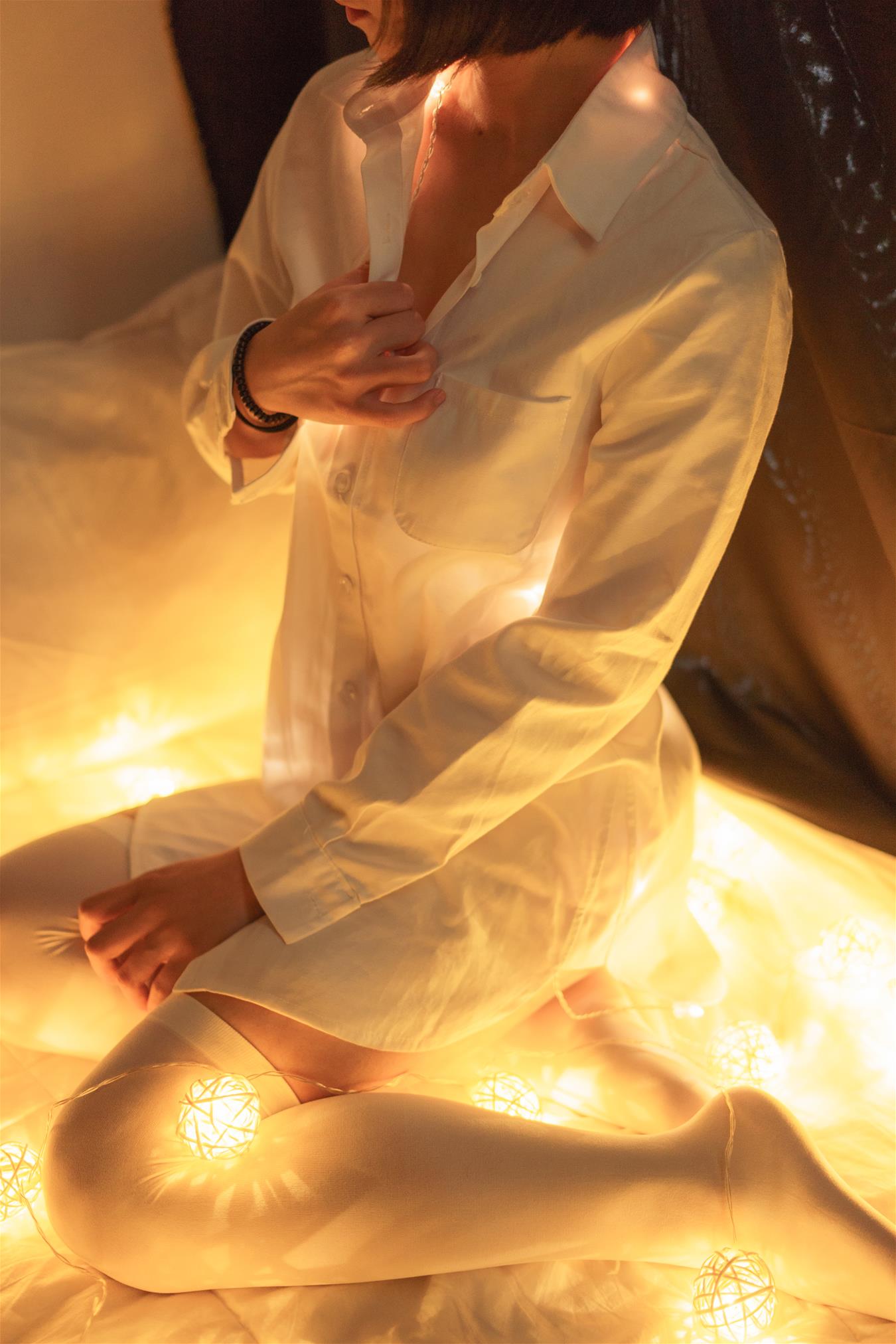 喵写真 VOL.014 灯光白丝媚影 [74P-536MB]