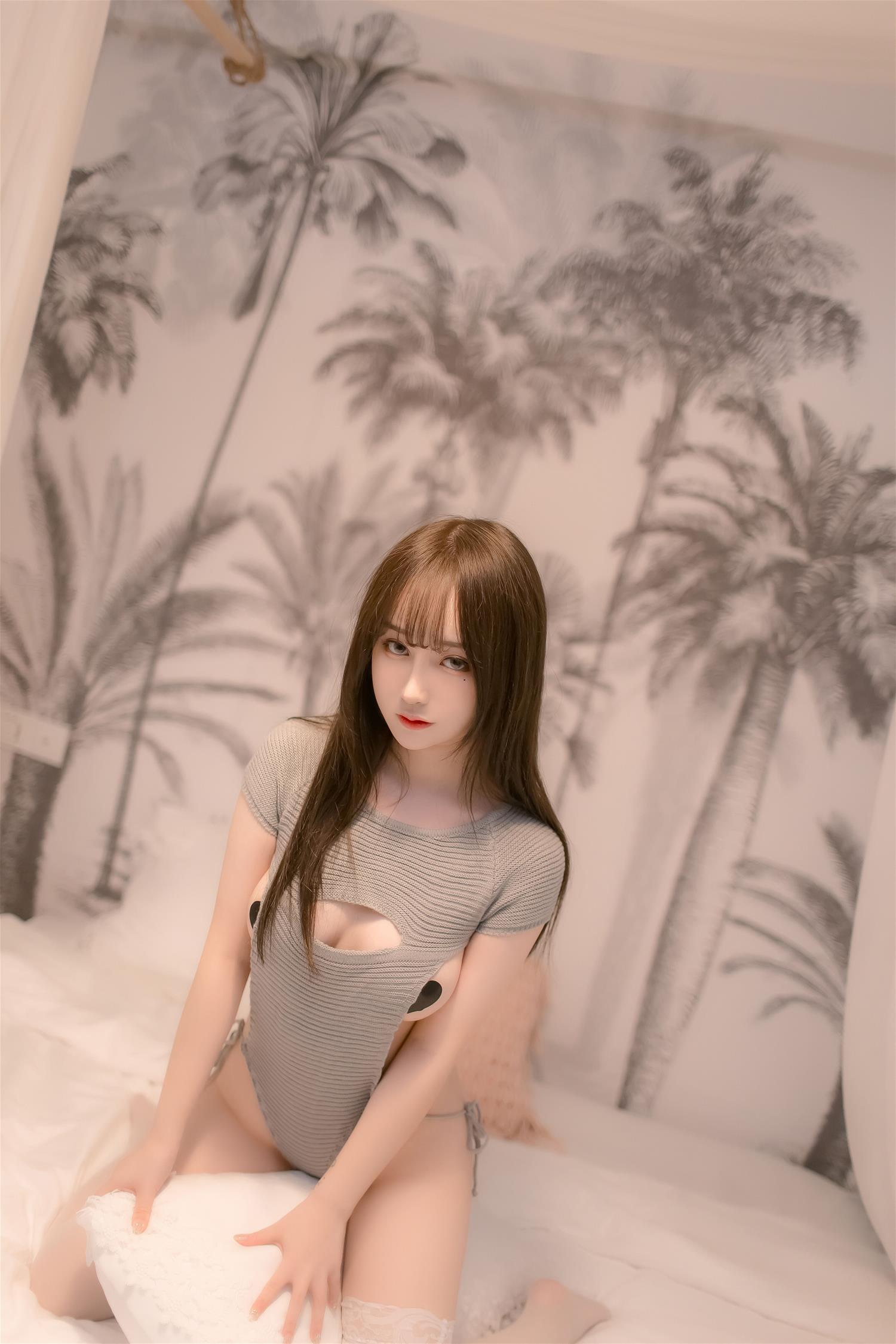 尤猫醒醒 居家 漏背毛衣 [14P-26MB]