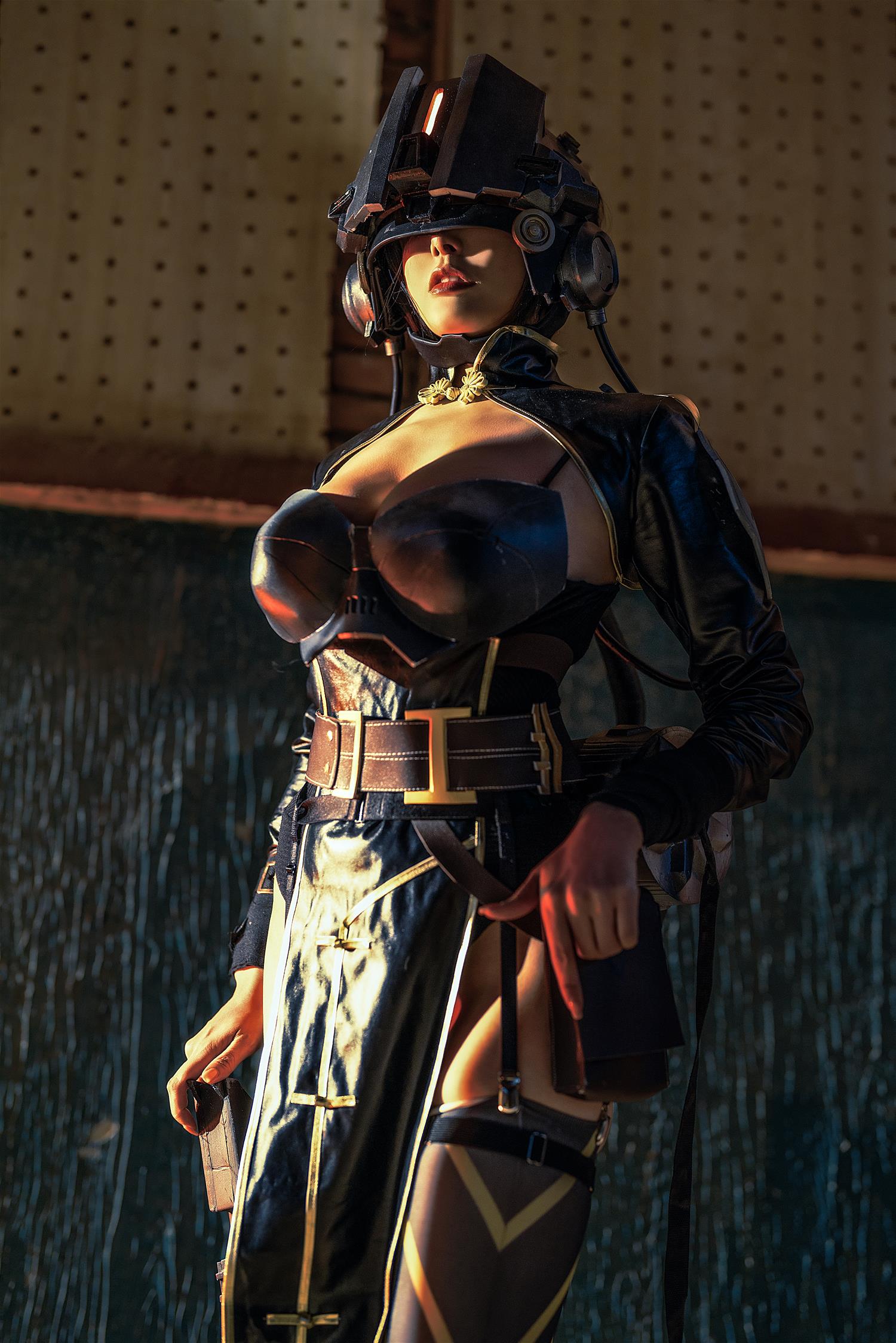 秋和柯基 荷光者梵蒂 [30P1V-880MB]