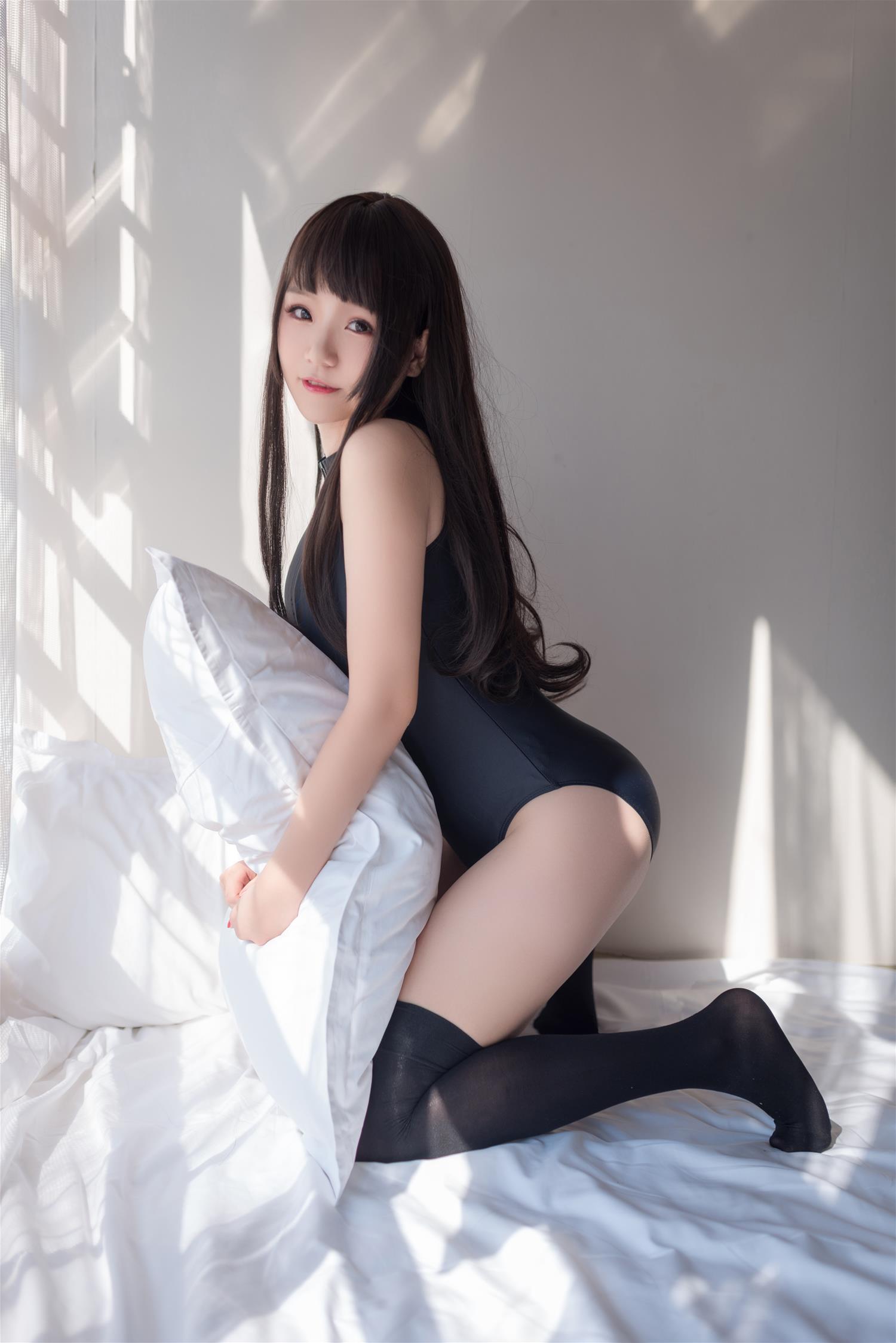 Yoko宅夏 开胸泳衣2 [28P-123MB]