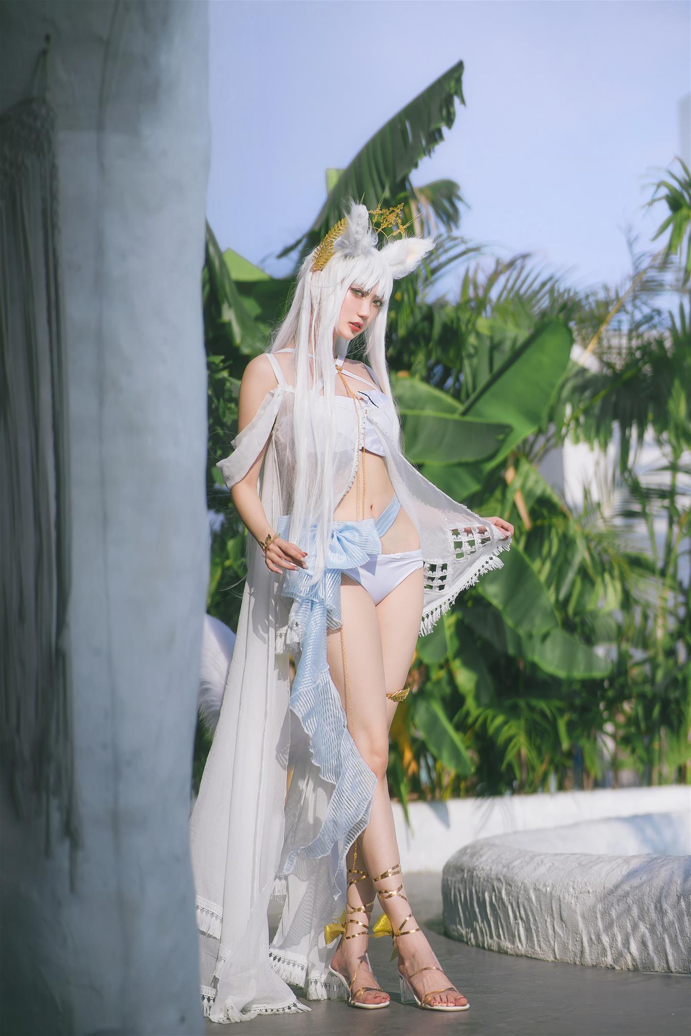 周叽是可爱兔兔 白金泳装 [23P-339MB]