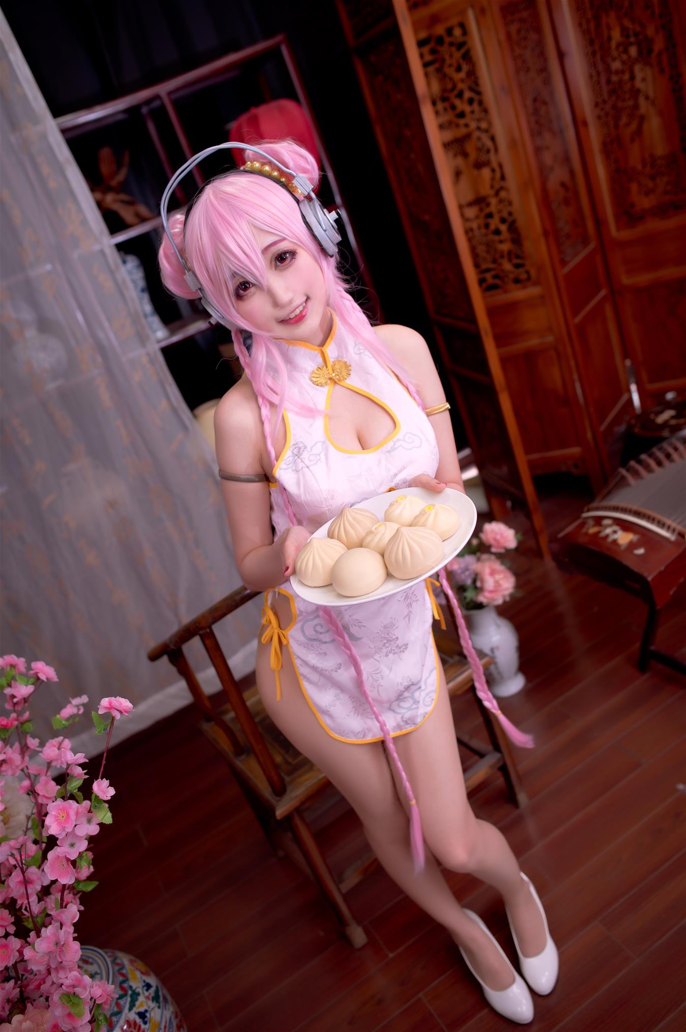 周叽是可爱兔兔 旗袍索尼子 [14P-176MB]