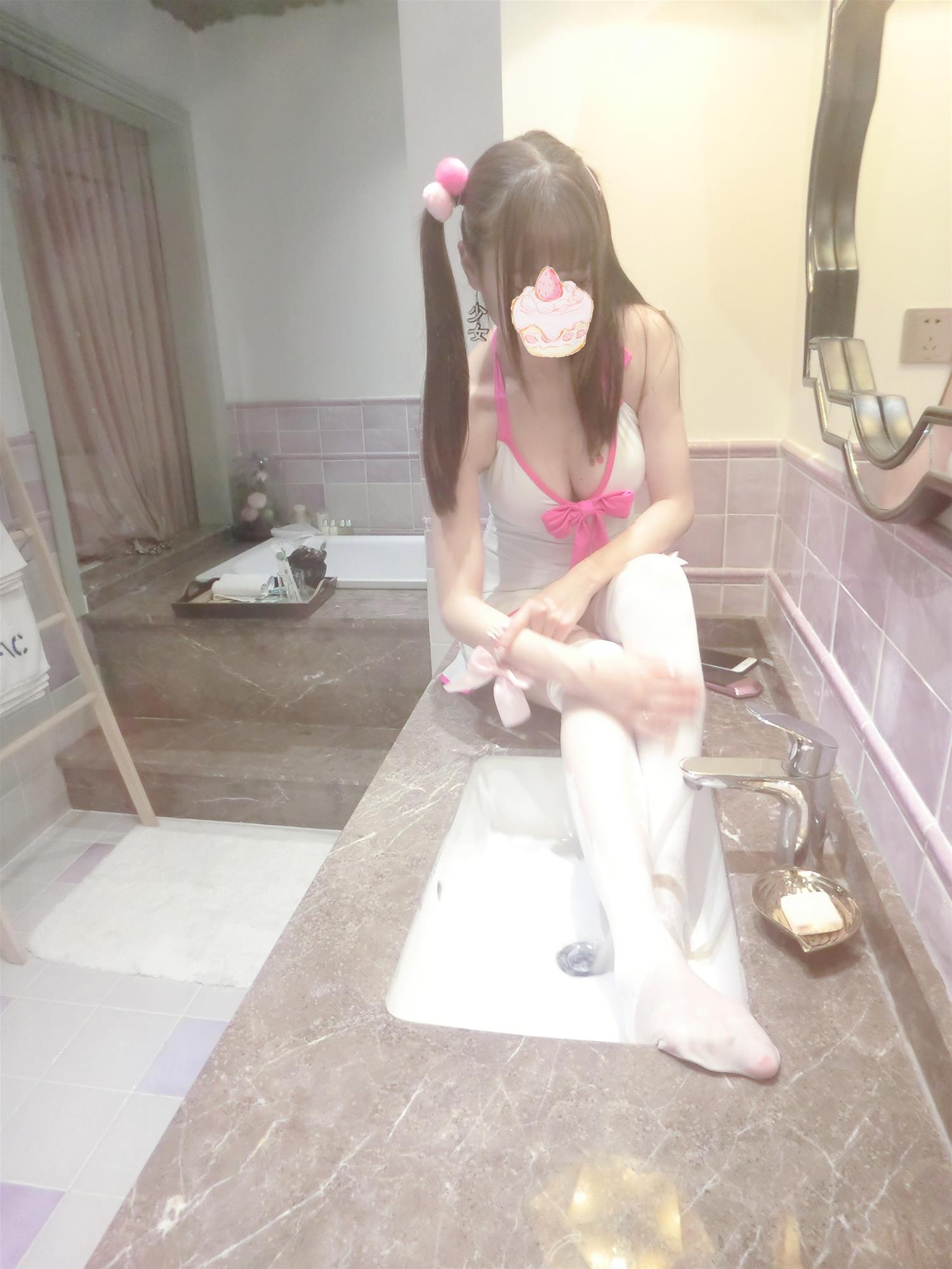 小学生赛高 2019 国庆特刊：邻家女孩粉白死库水 [52P4V-118MB]