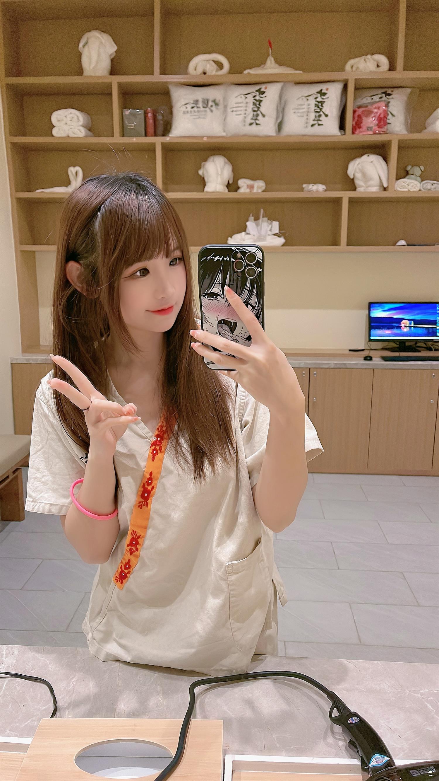 miko酱ww 泡汤啦 [26P3V-246MB]