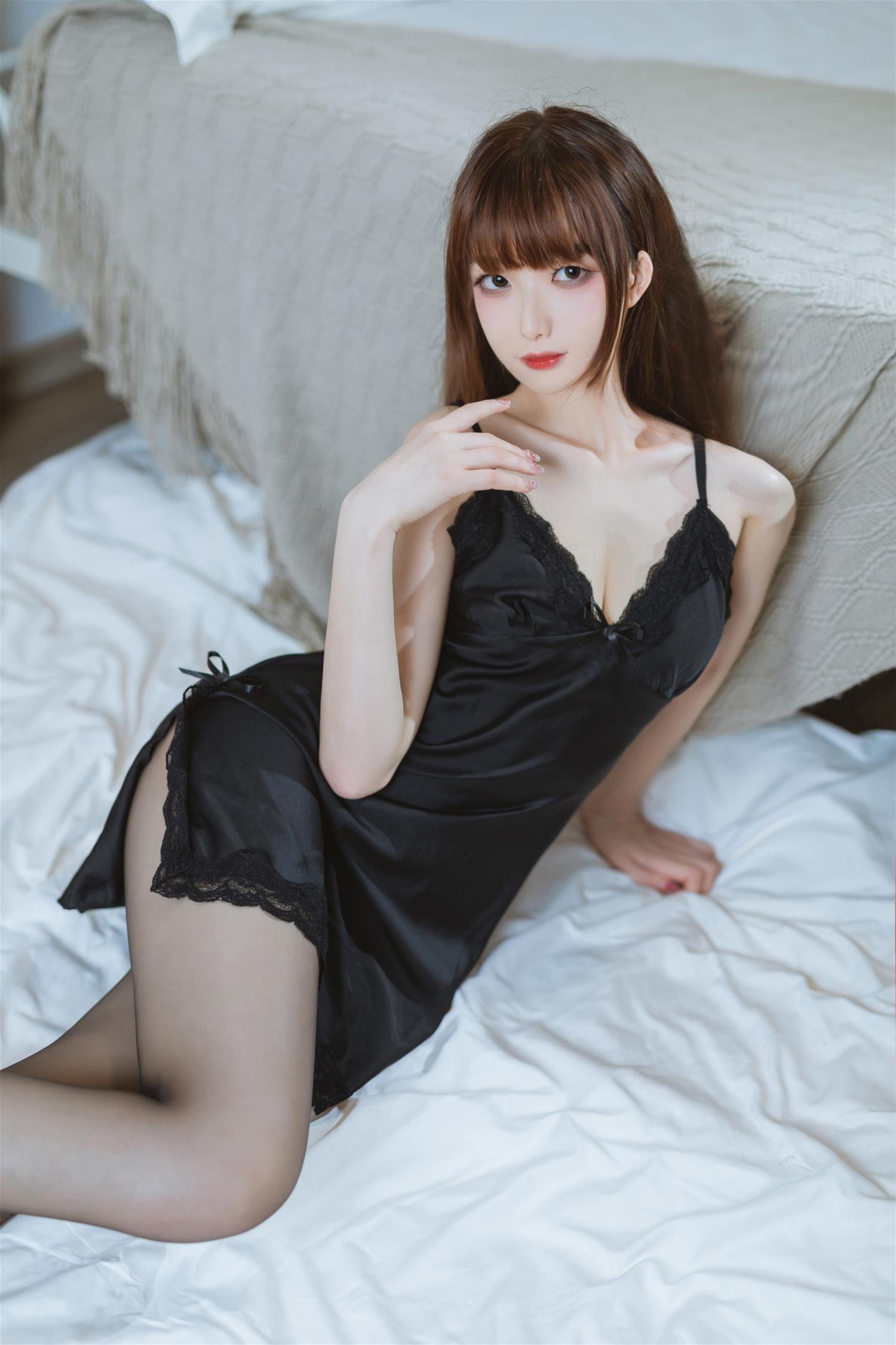 封疆疆 黑丝睡衣 [32P-325MB]