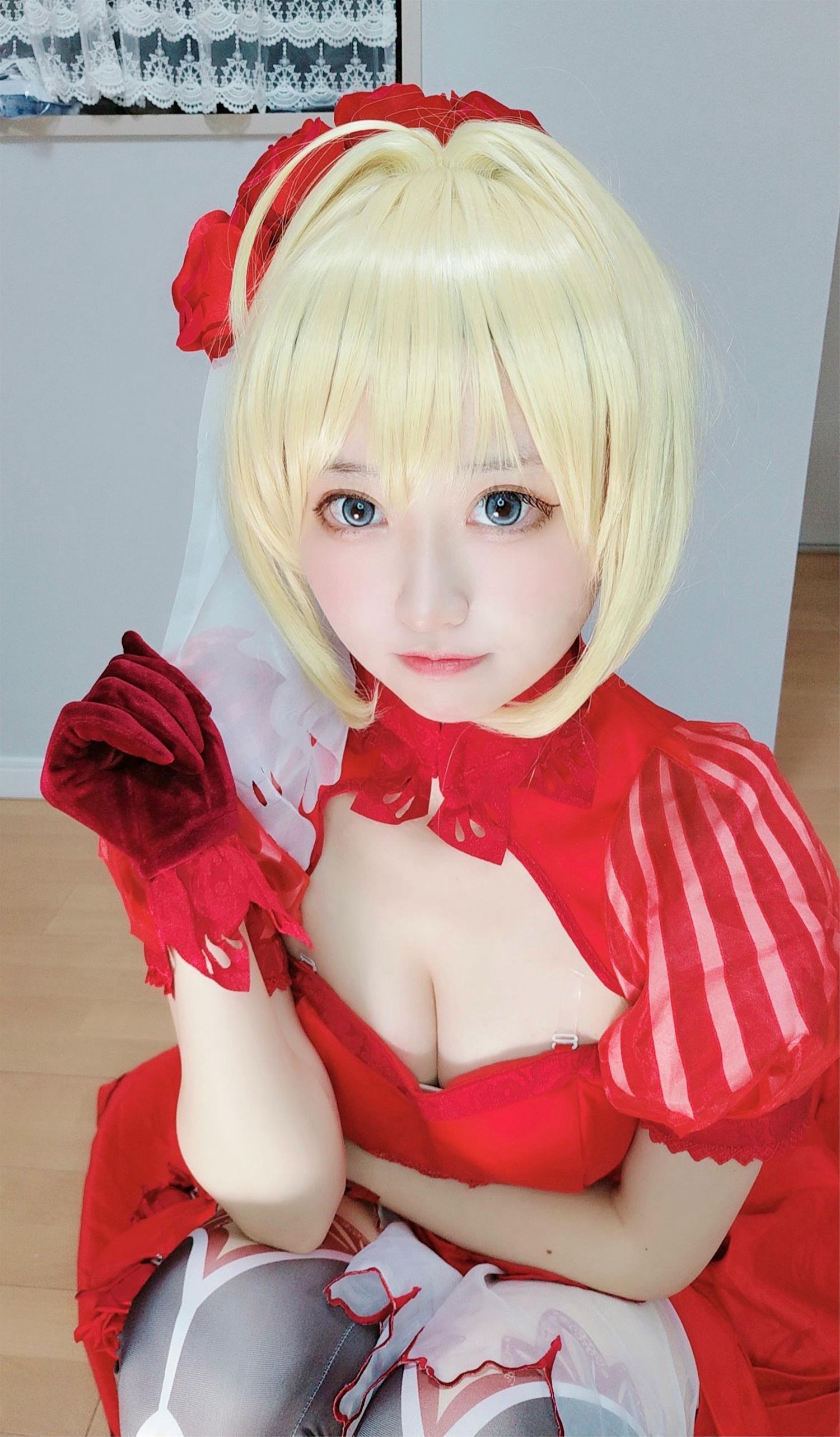千阳 尼禄红礼服 [11P-23MB]
