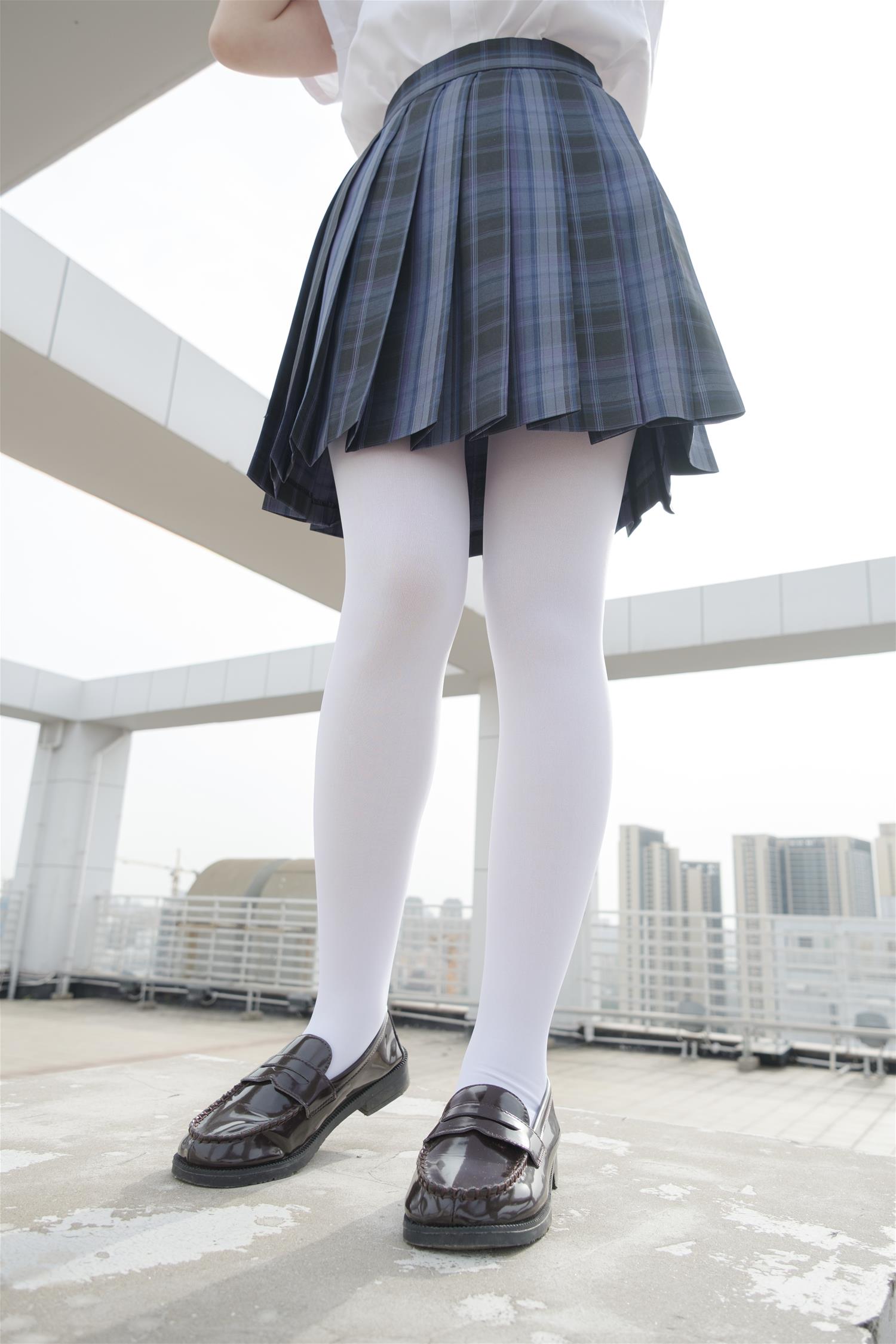 森萝财团 月下-002 小夜 真空白丝 80D 户外 [102P1V-2.18GB]