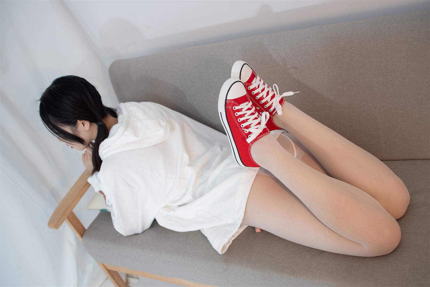 森萝财团 JKFUN-041 红色帆布鞋定制 13D白丝 小夜 [50P1V-1.79G]