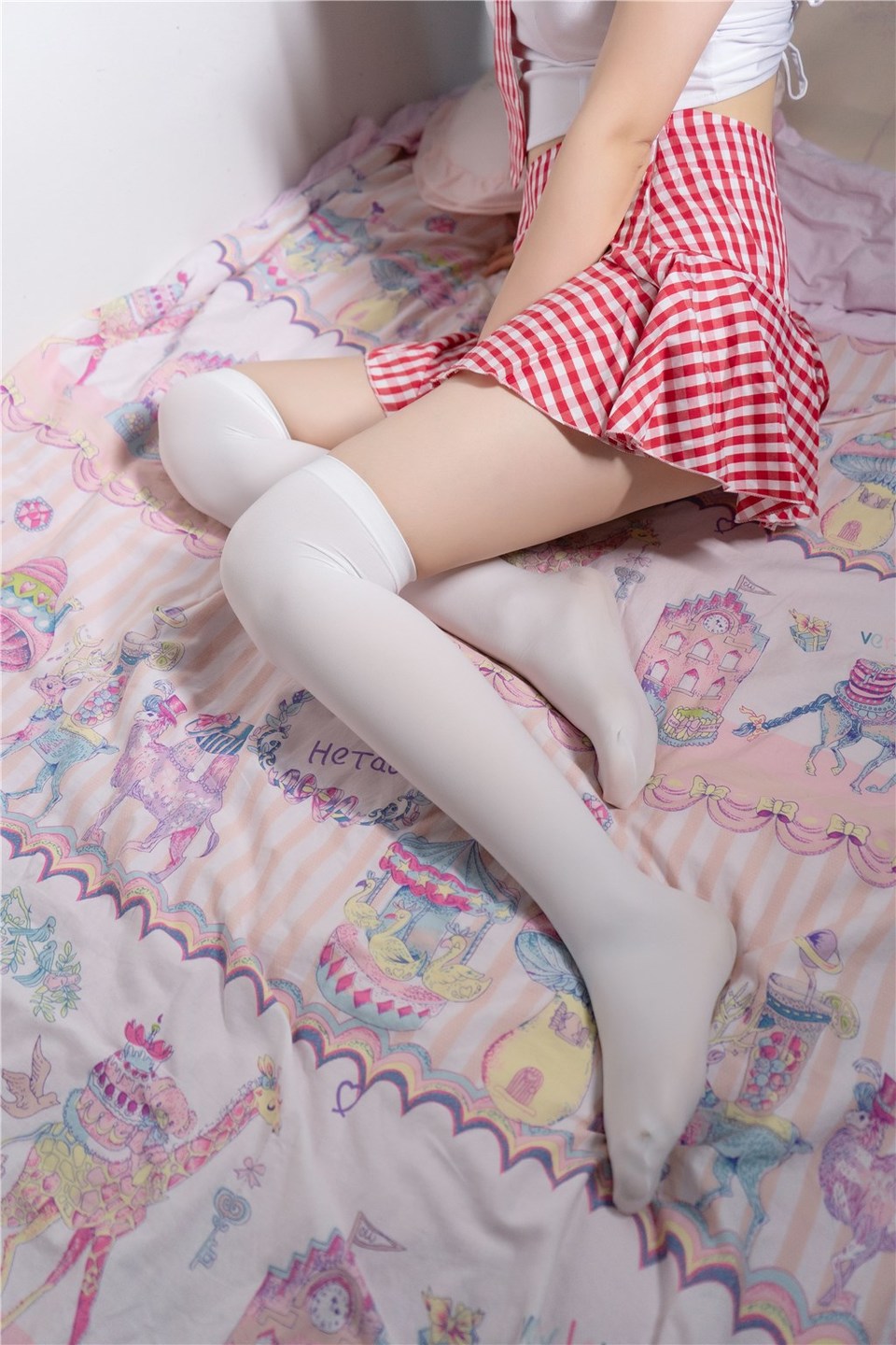 少女写真@红色格子裙和白丝 [40P]