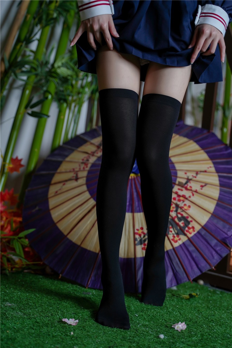 少女写真@黑色魅惑 [40P]