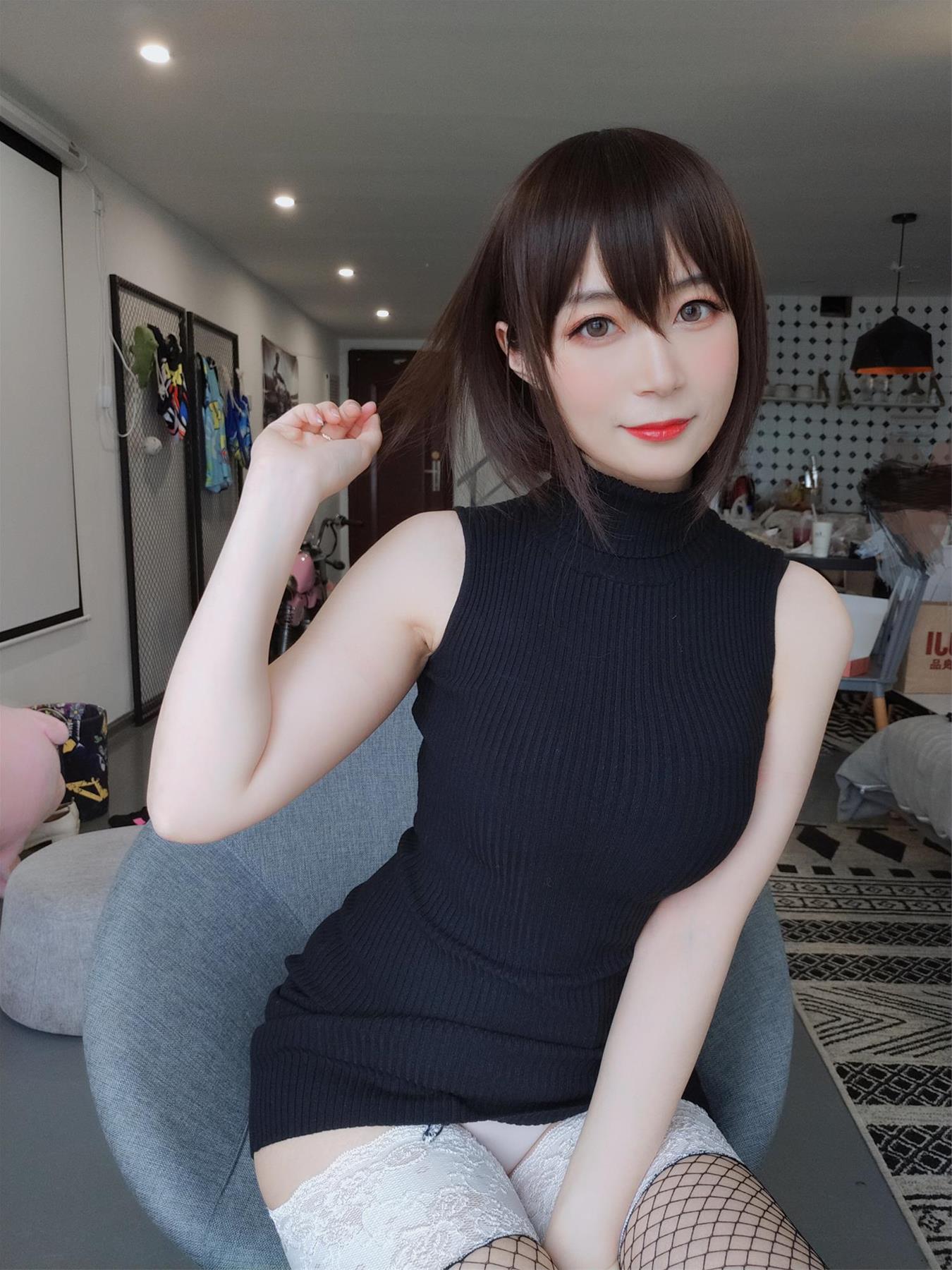 Coser小姐姐 白银81 黑色包臀裙 [35P2V-305MB]