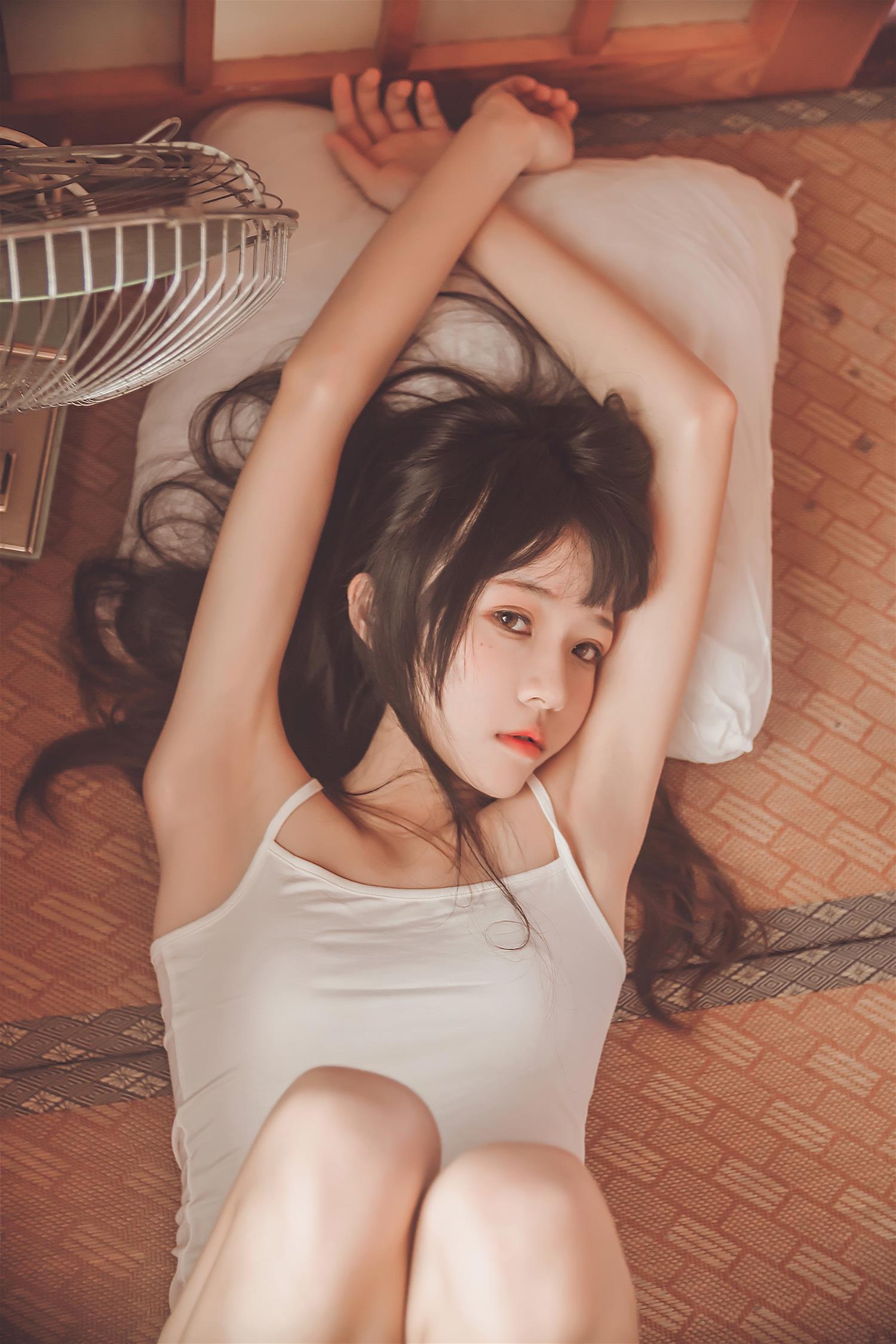 桜桃喵 未熟1 小背心换水手服 [144P-1.43GB]