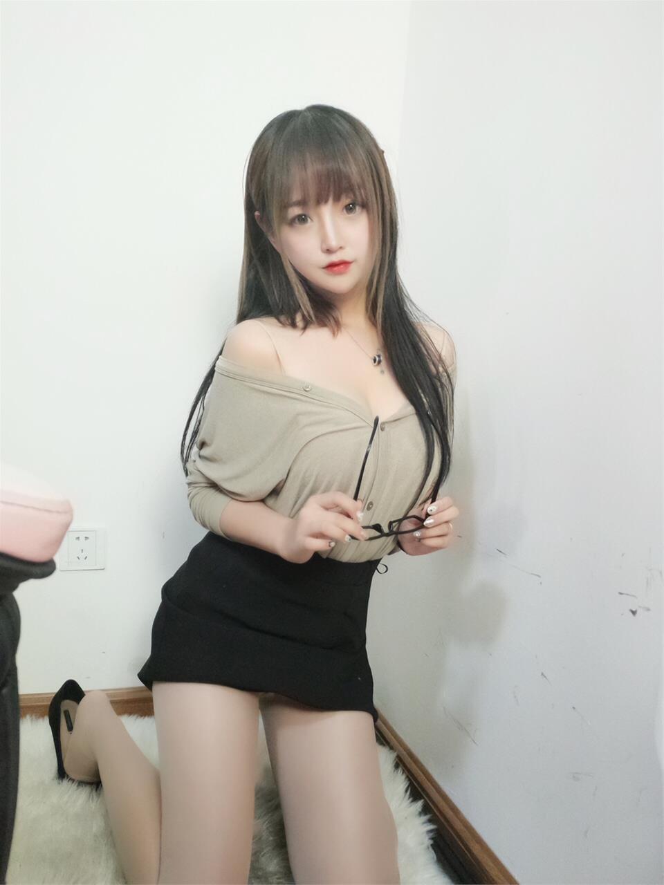 过期米线线喵 肉色丝袜 [7P-21MB]