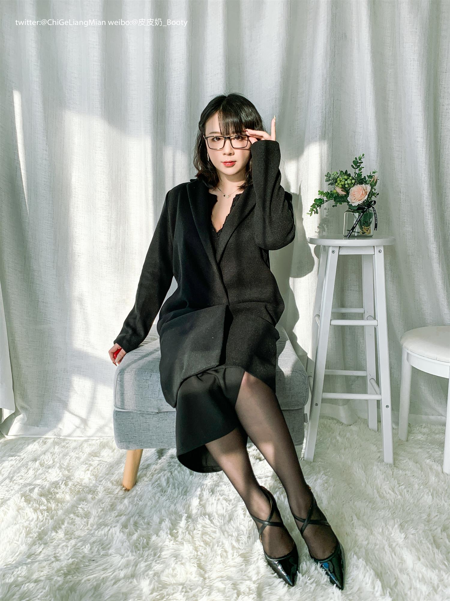 皮皮奶可可爱了啦 黑色高岭ol自拍 [148P1V-965MB]