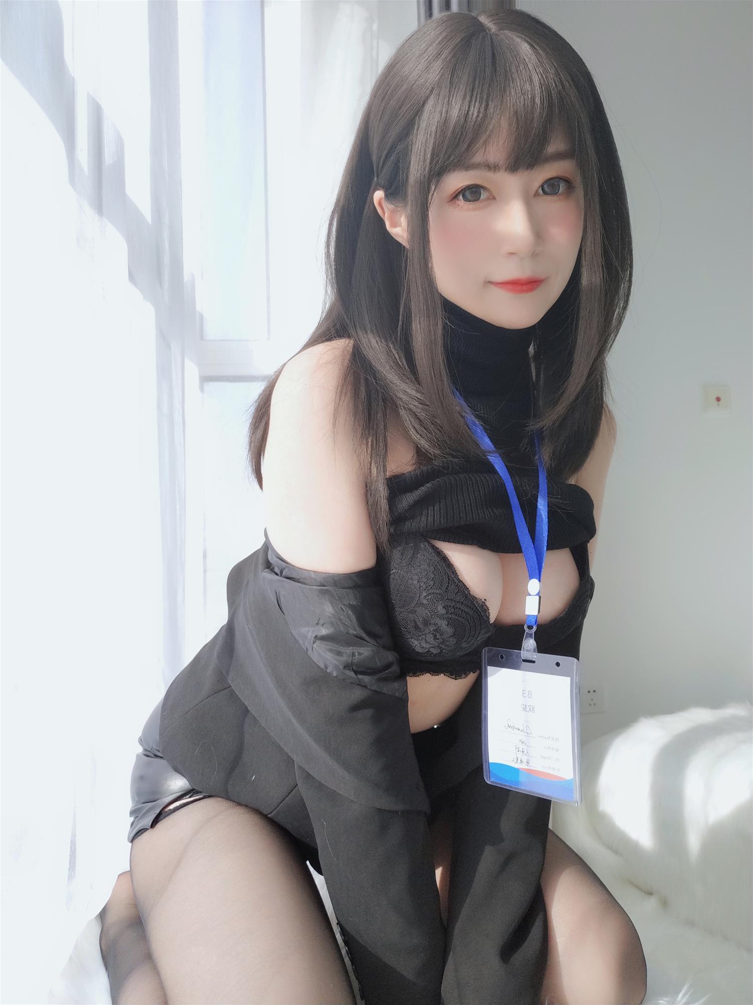 Coser小姐姐 白银81 职场新人 [118P7V-642MB]