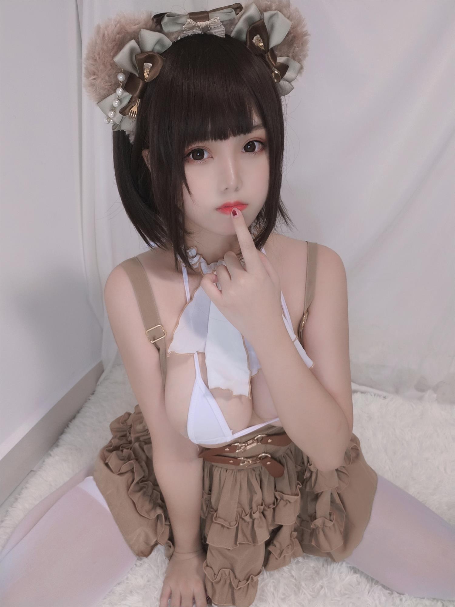 蜜汁猫裘 小熊 [52P4V-173MB]