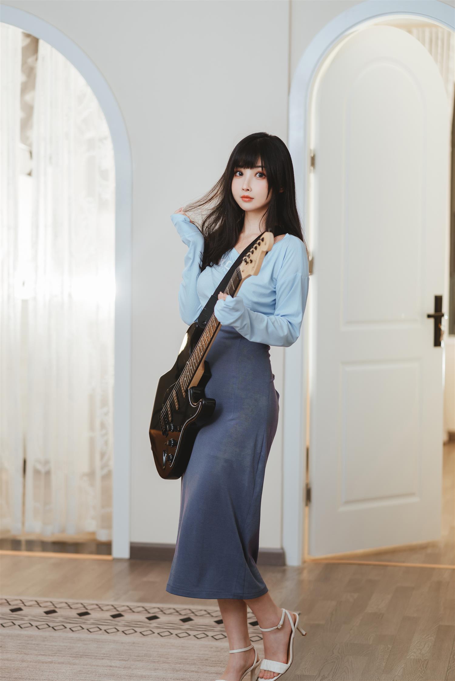 rioko凉凉子 吉他妹妹系带裙 [45P1V-1.25GB]