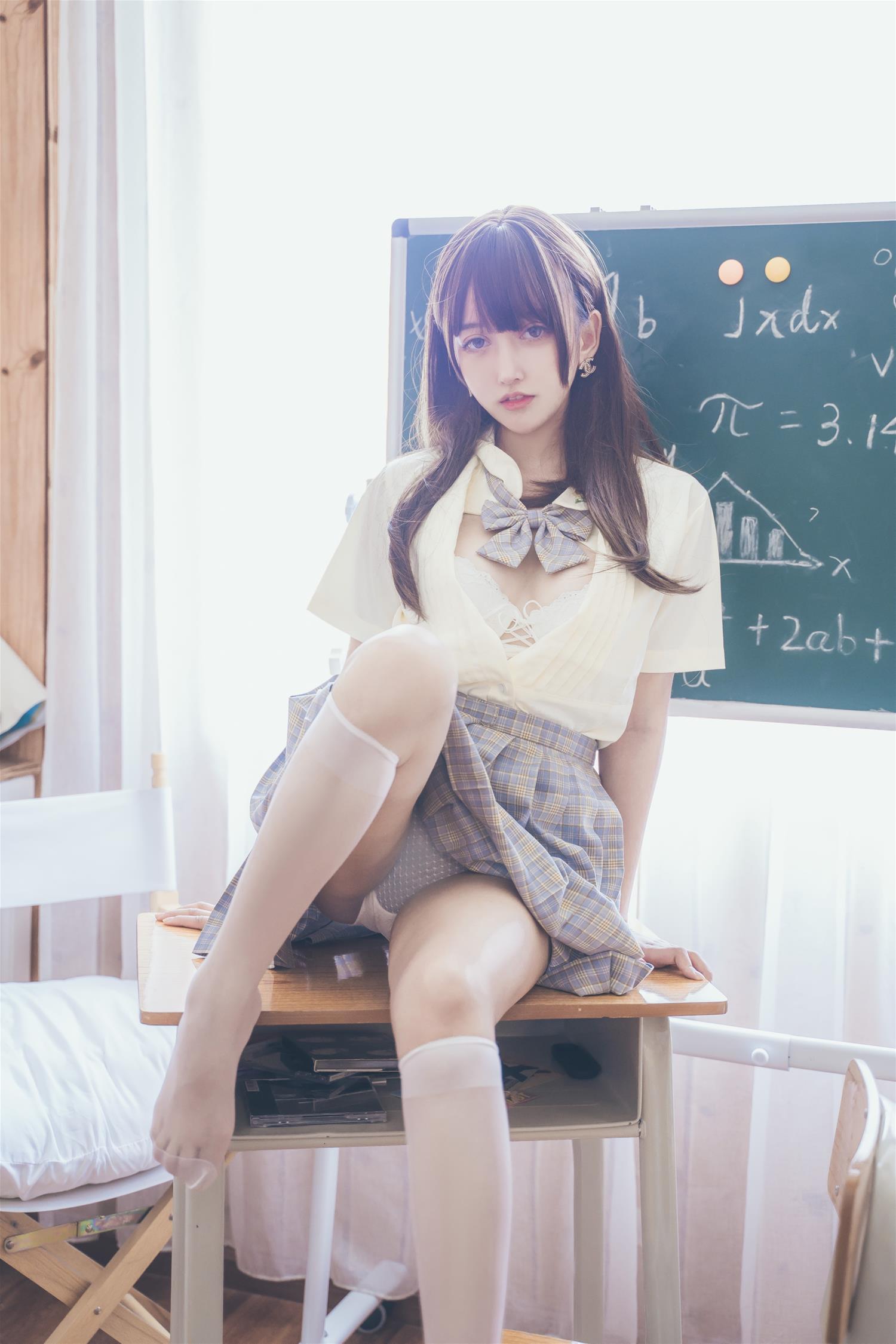 过期米线线喵 教室 [30P-141MB]