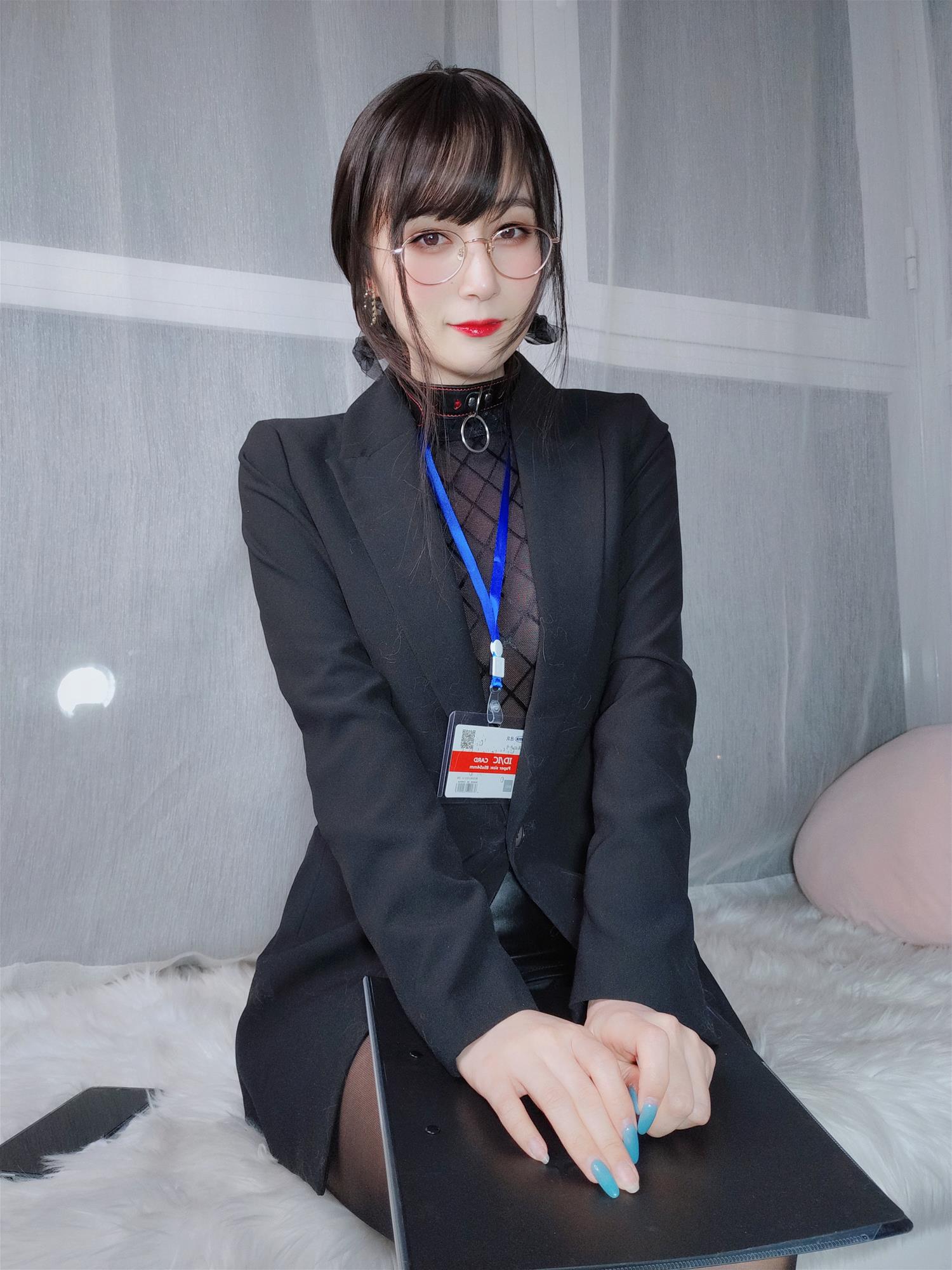 Coser小姐姐 白银81 黑丝情趣 [144P8V-1.22GB]